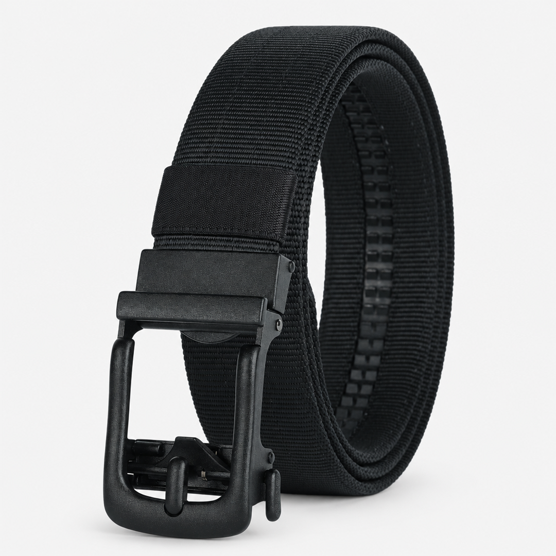 Zwarte BuckleUp Outdoor Belt van nylon, opgerold met de matzwarte automatische gesp in beeld