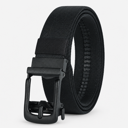 Zwarte BuckleUp Outdoor Belt van nylon, opgerold met de matzwarte automatische gesp in beeld