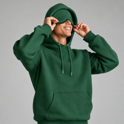 Sleepy Travel Hoodie in Donkergroen, model met hood op en oogmasker naar beneden getrokken